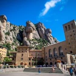 Montserrat: Small Group Tour from Barcelona with Organic Wine Tasting