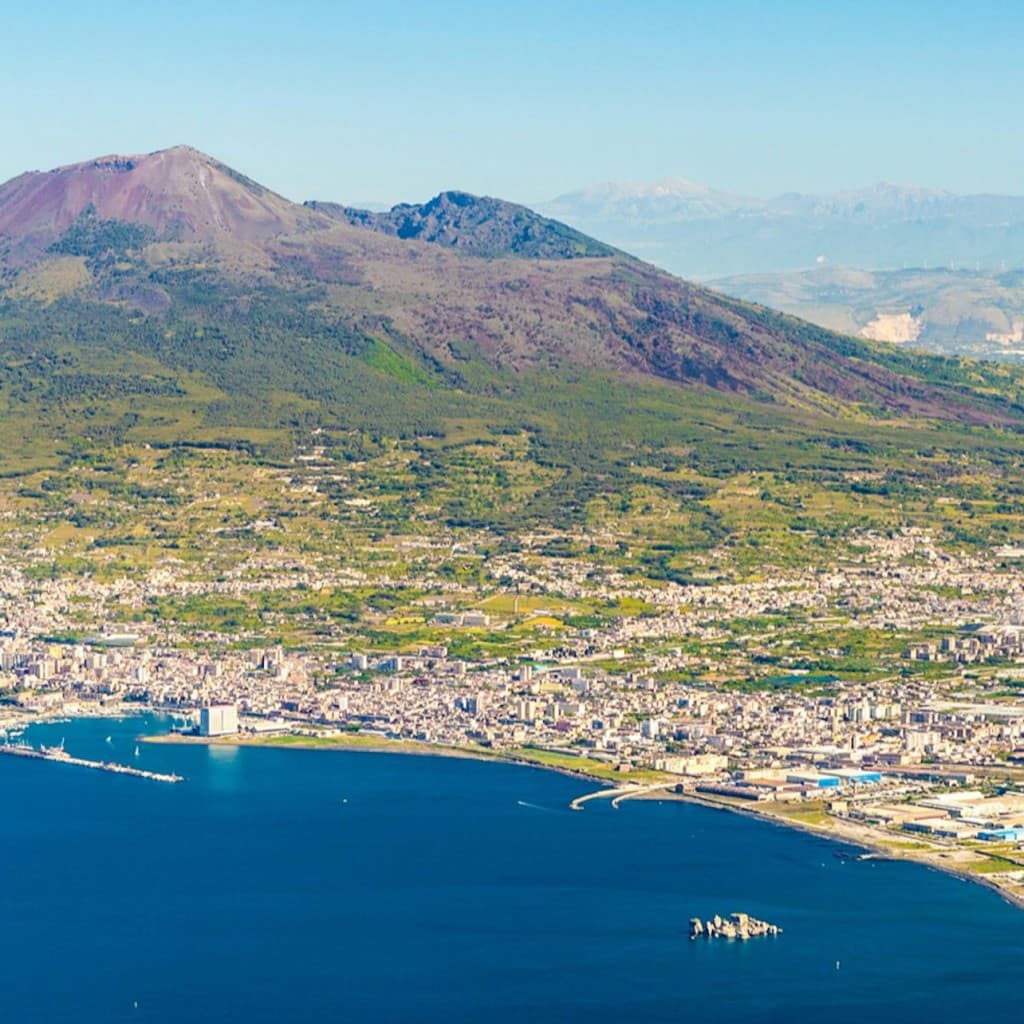 Mount Vesuvius: Fast Track Ticket + Roundtrip from Pompei