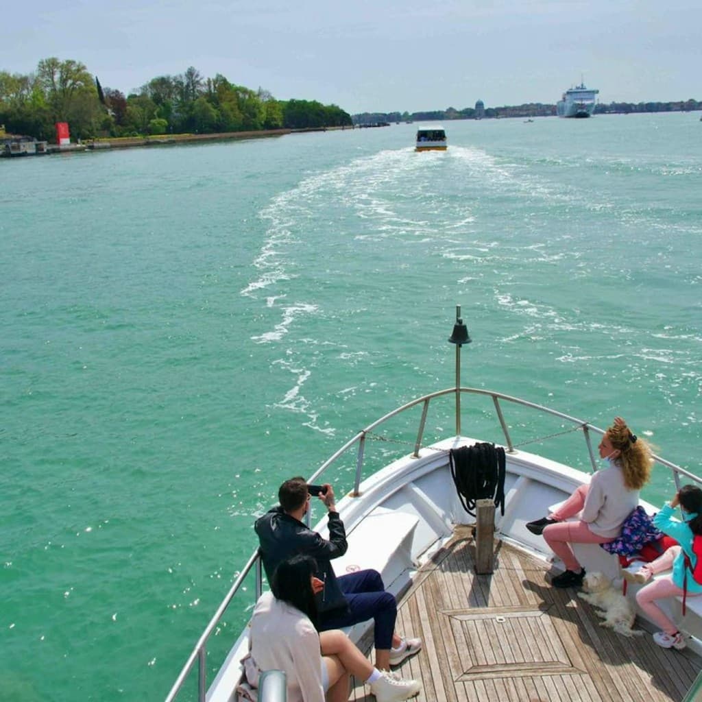 Murano, Burano & Torcello: Boat Tour from Train Station + Glass-blowing Demo