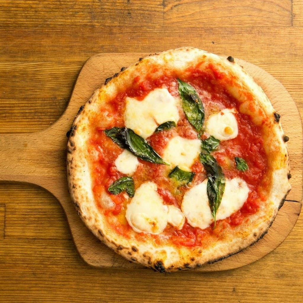 Naples: Pizza Tasting + City Center Walking Tour
