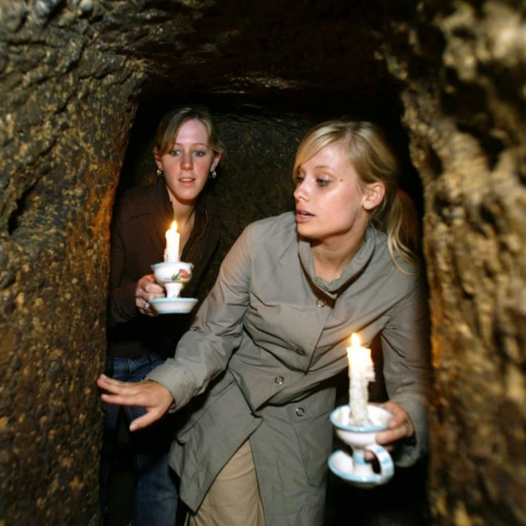 Naples Underground: Skip The Line Ticket + Guided Tour + Pizza & Drink