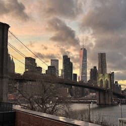 New York: Brooklyn Bridge & DUMBO Guided Walking Tour in Spanish