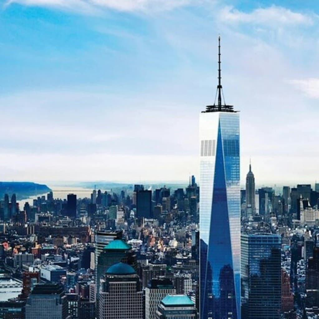 New York: Manhattan Guided Walking Tour + One World Observatory Ticket