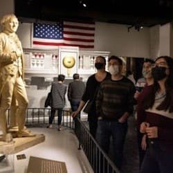 New York: Manhattan Guided Walking Tour + RiseNY Entry