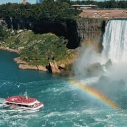 Niagara Falls (CA): Guided Bus Tour + Boat Cruise + Maple & Chocolate Tastings