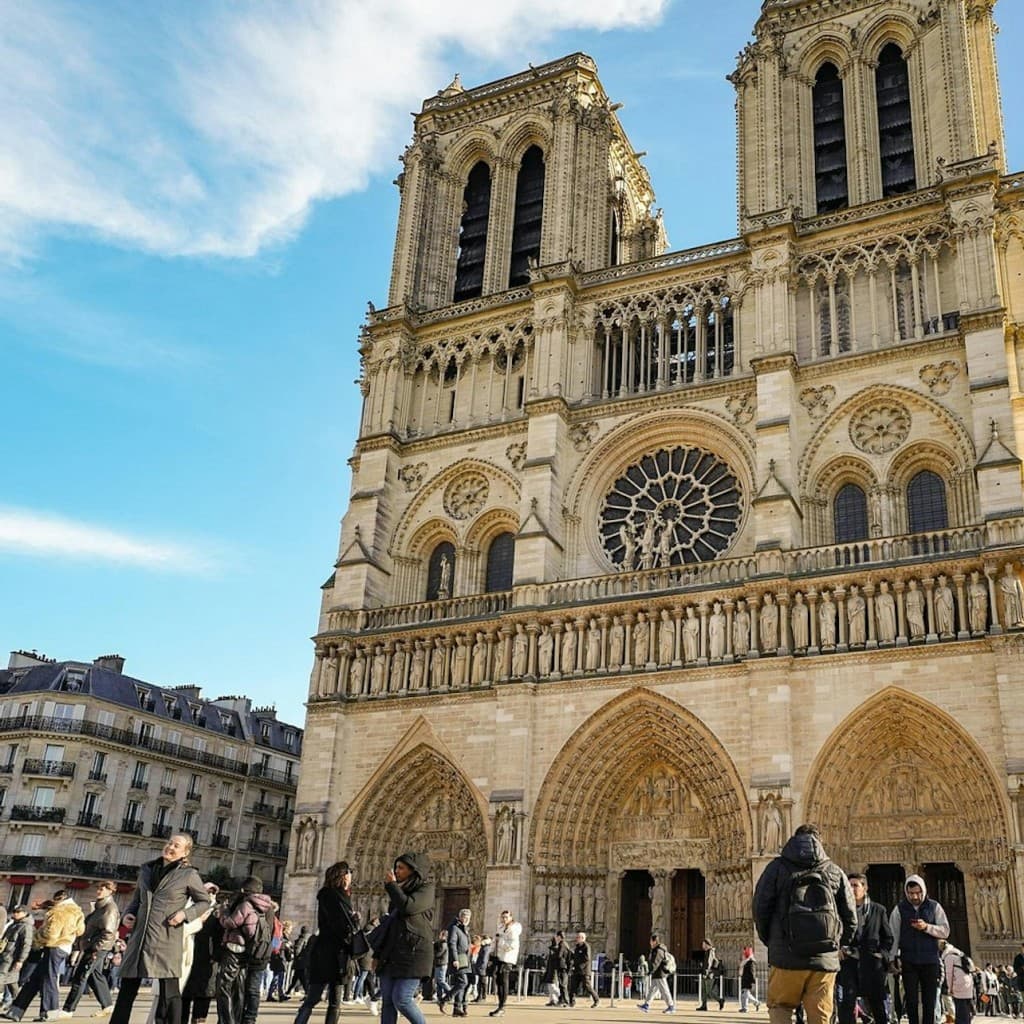 Notre-Dame Cathedral of Paris & Île de la Cité: Small Group Guided Walking Tour