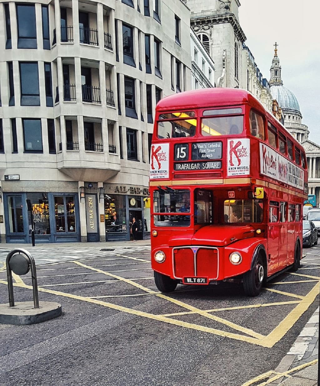 Open Top Vintage Bus Tour and River Thames Cruise (Open Top Vintage Bus Tour and River Thames Cruise + London Eye)