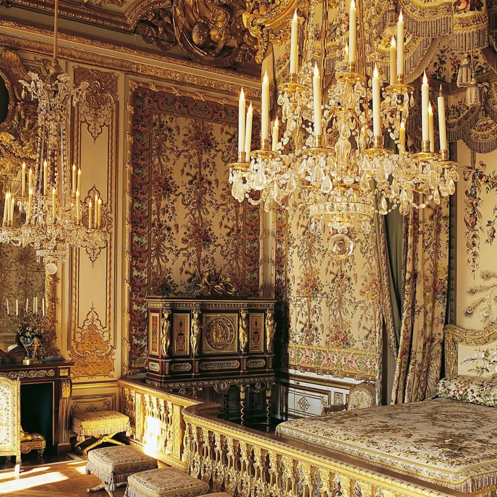 Palace of Versailles & Gardens: Guided Tour + Transport