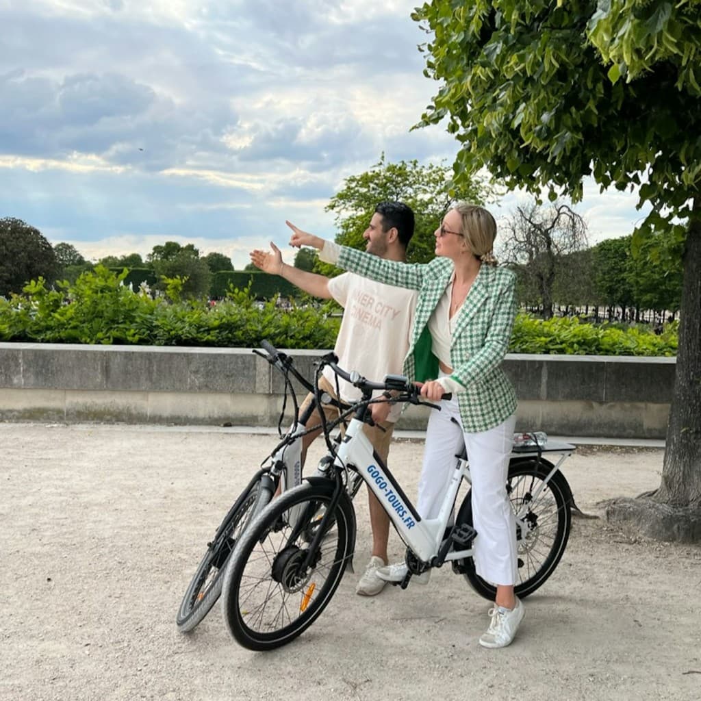 Paris: Afternoon E-Bike Guided Small Group Tour