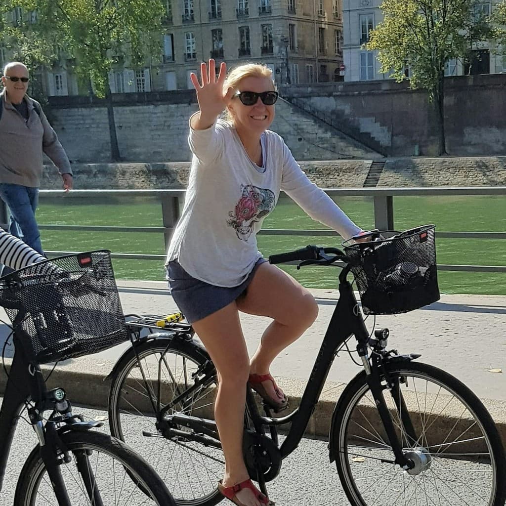 Paris: City Treasures Guided Bike Tour