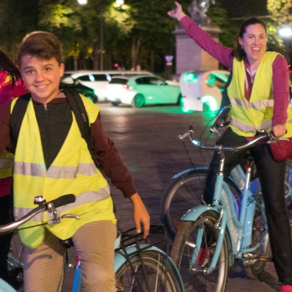 Paris: Evening Bike Tour + 1-Hour Boat Cruise