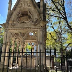 Paris: Haunted Père Lachaise Cemetery Guided Tour