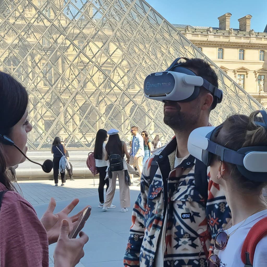 Paris: Immersive VR Louvre History Tour
