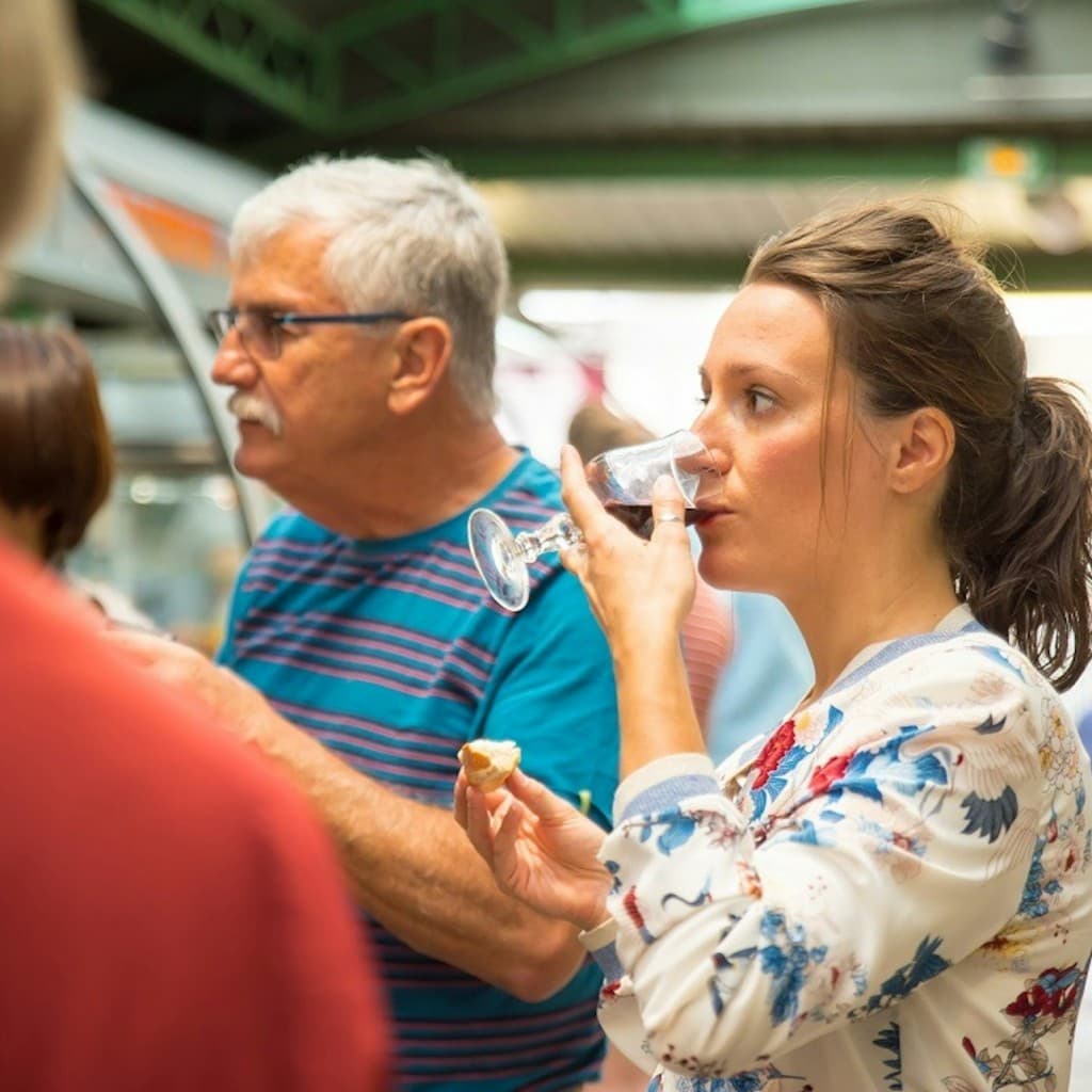 Paris: Marché d'Aligre Guided Walking Food Tour