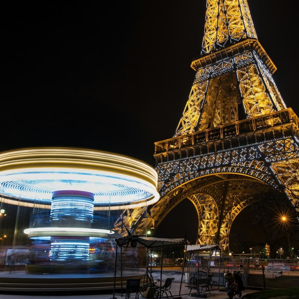 Paris: Private Romantic Night Tour