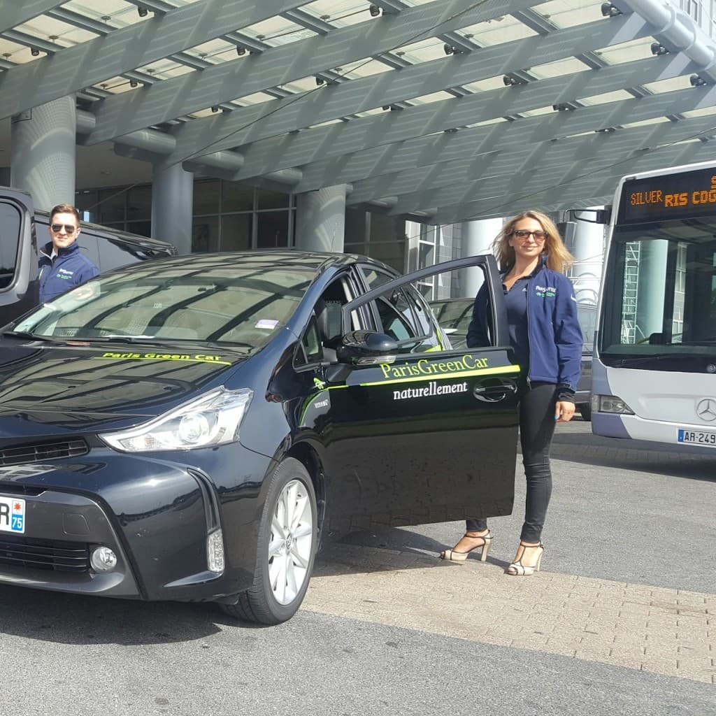 Paris: Roundtrip Taxi Transfer from Orly Airport to Disneyland - Private Transfer - 1 to 3 passengers