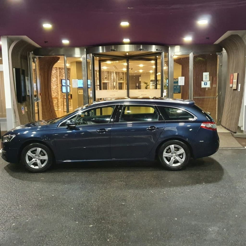 Paris: Shared Shuttle Transfer from Paris Montparnasse Station to Orly Airport