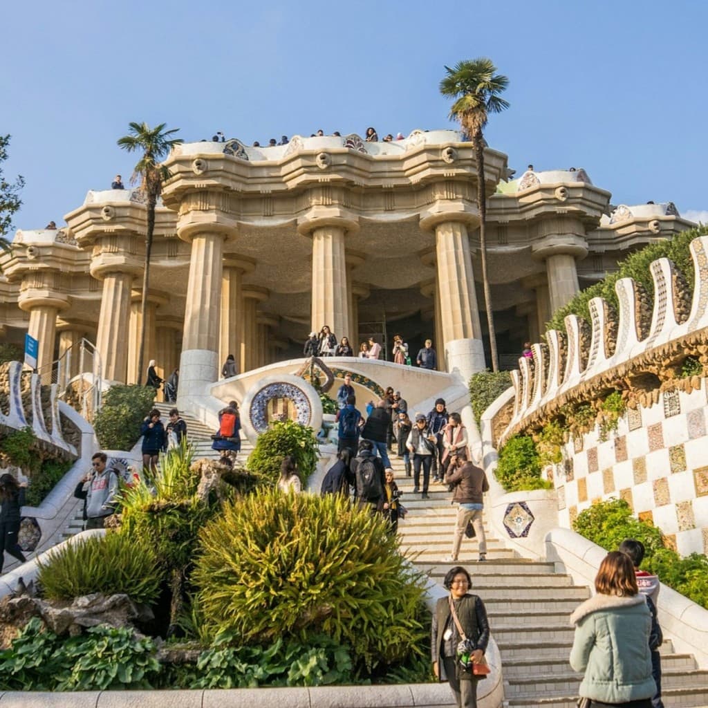 Park Güell: Entry Ticket & 75-Min Guided Tour