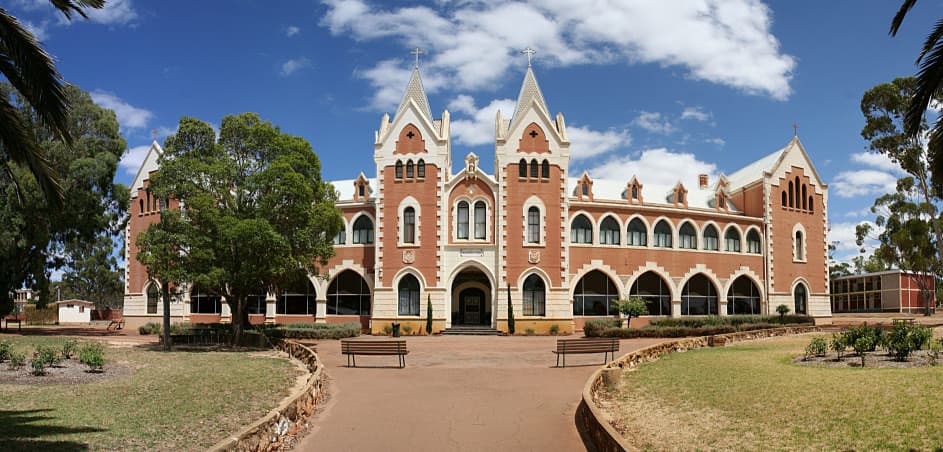 Pinnacles Desert and New Norcia Tour from Perth