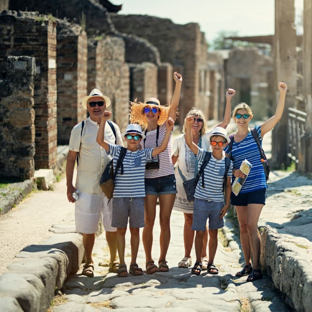 Pompeii & Herculaneum: Small Group Guided Tour with Lunch - VIP
