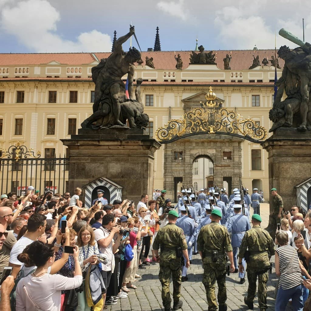 Prague: Hradčany Guided Tour + Fast Track Castle Entry + Audio Guide