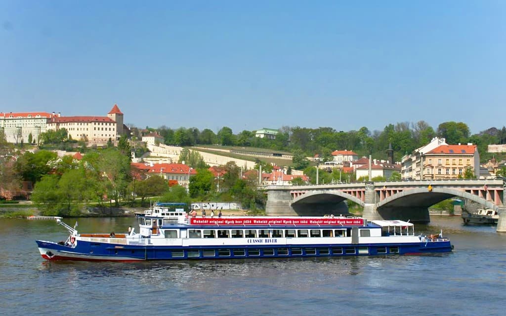 Prague Sightseeing Boat Cruise with Buffet Dinner (3-Hour Sightseeing Cruise with Audio Guide & Buffet Dinner)