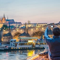 Prague: Sightseeing Boat Cruise with Buffet Dinner