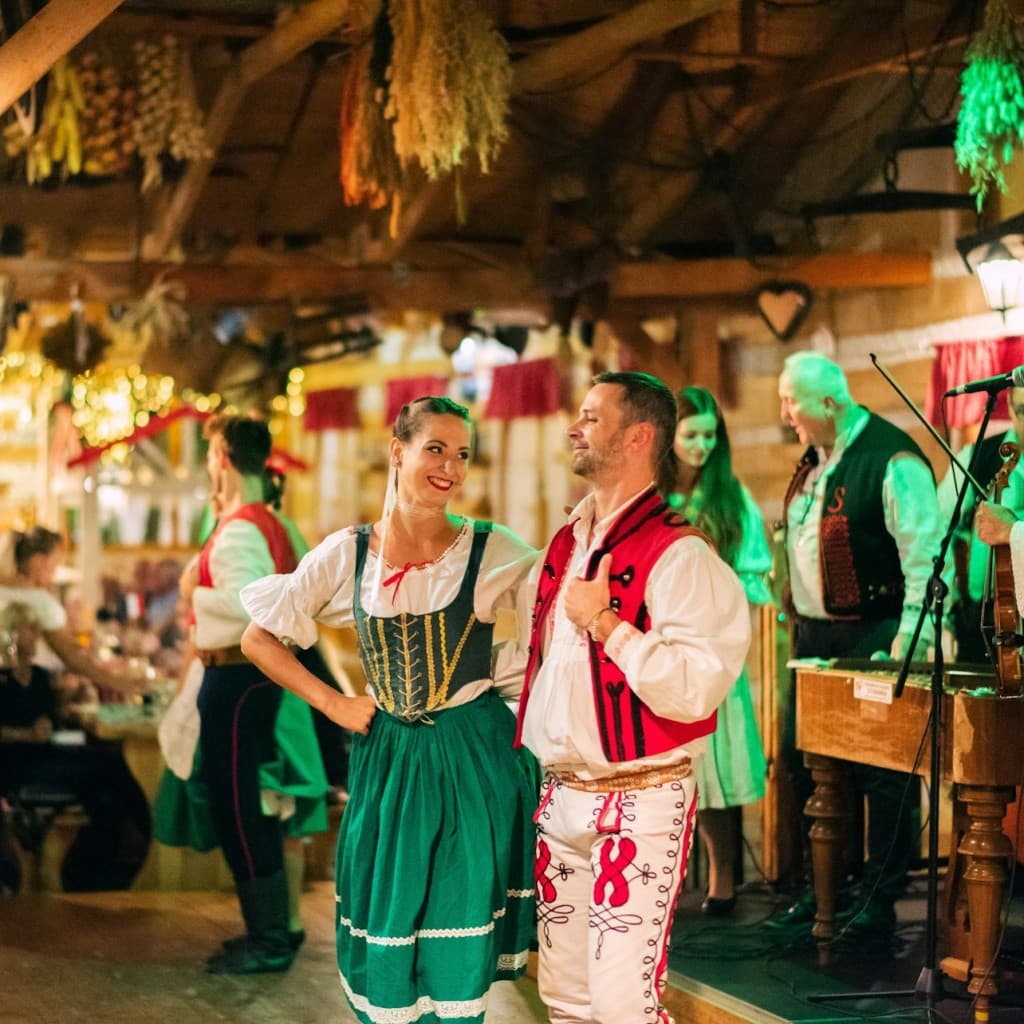 Prague: Traditional Dinner with Folk Show + Private Transfer