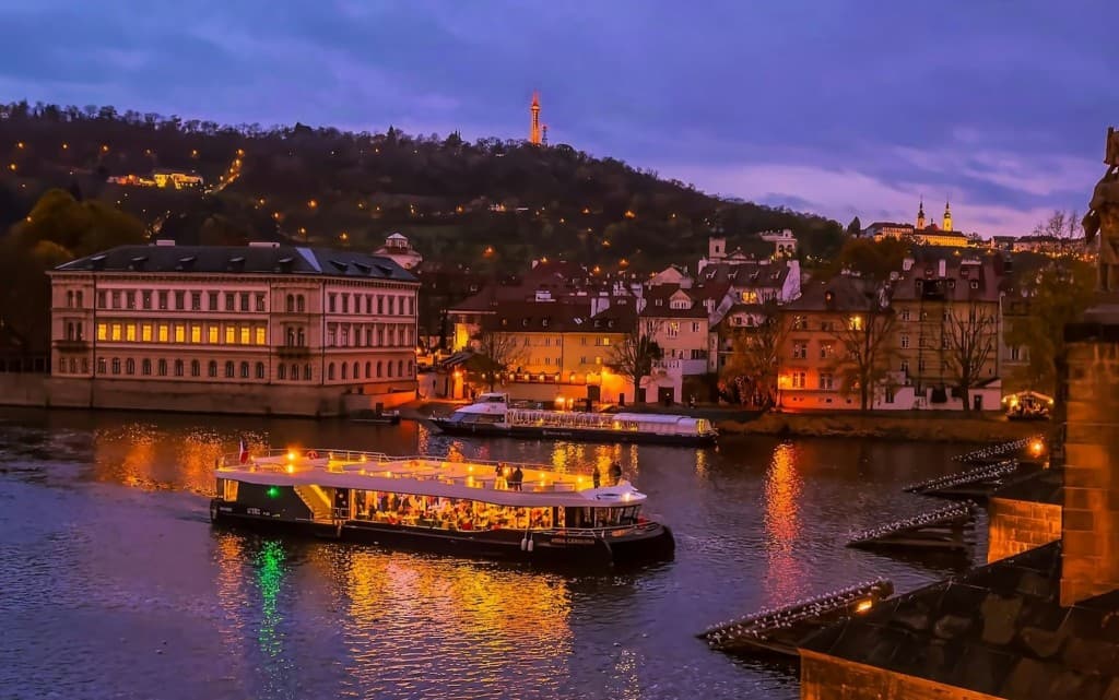 Prague Vltava River Evening Sightseeing Cruise (Evening Sightseeing Cruise)