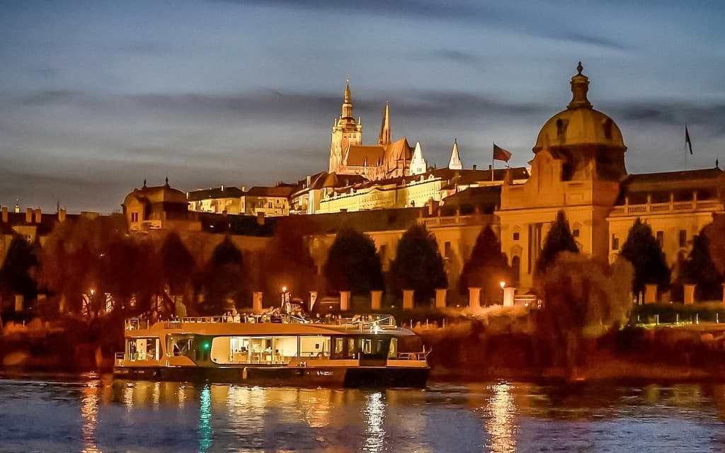 Prague Vltava River Sightseeing Cruise (2-Hour Daytime Sightseeing Cruise)
