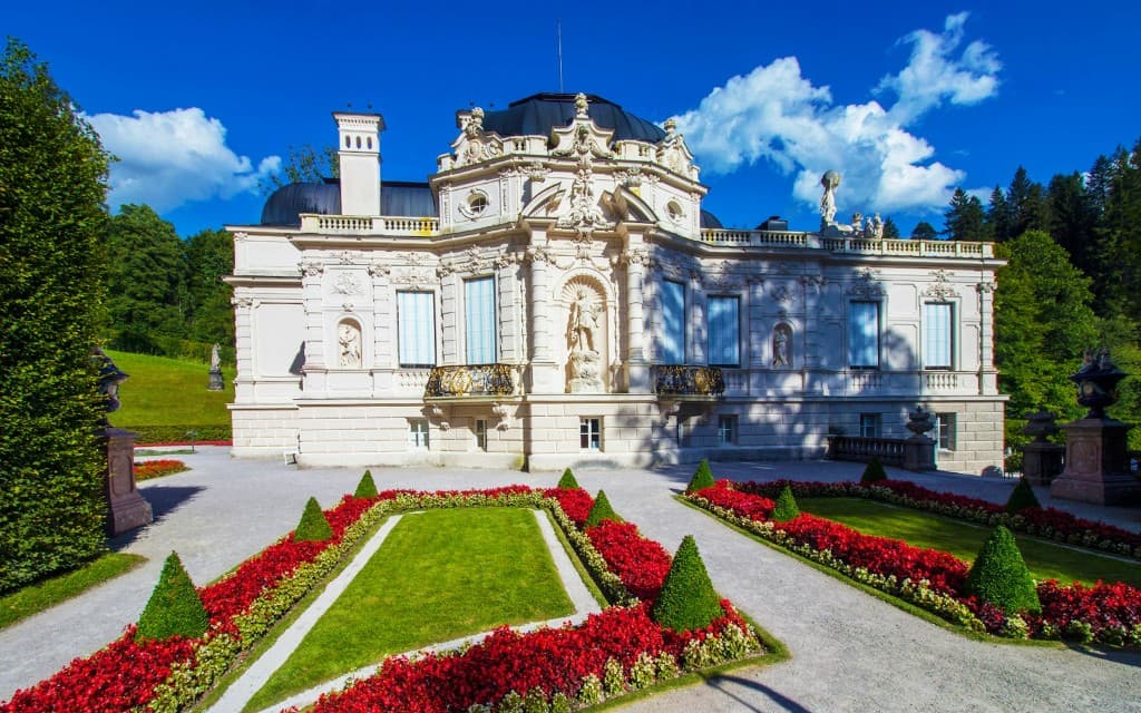 Private Guided Tour of Neuschwanstein & Linderhof Castle Grounds from Munich (Tour with a Separate Driver & Local Guide)
