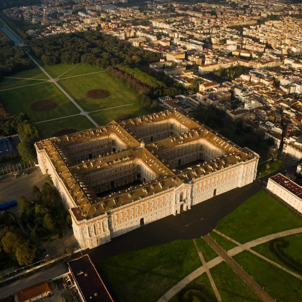 Royal Palace of Caserta: Guided Tour + Roundtrip from Naples
