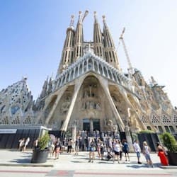Sagrada Familia: Fast Track Ticket + Guided Tour