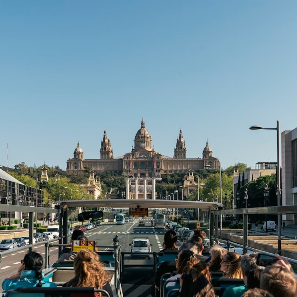Sagrada Familia + Hop-on Hop-off Bus Barcelona