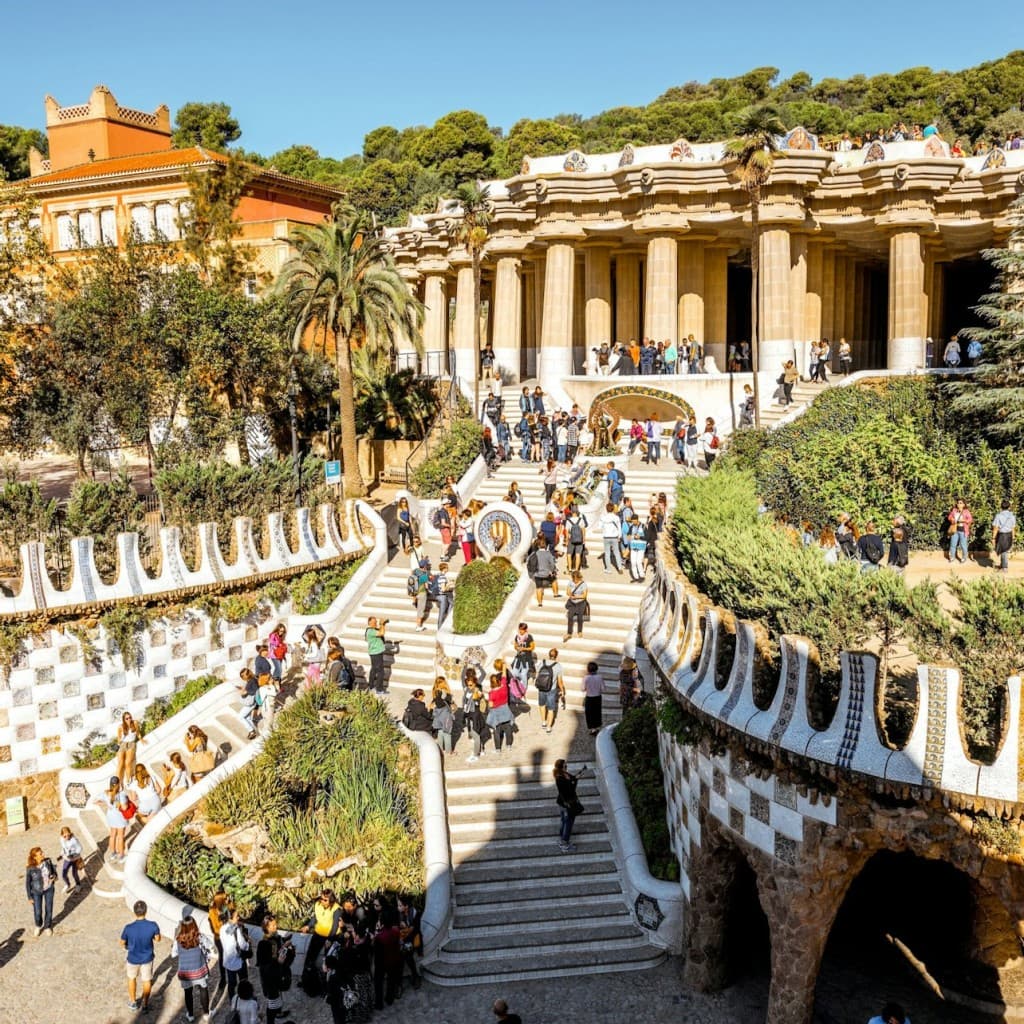Sagrada Família & Park Güell: Morning Entry Ticket & Guided Tour