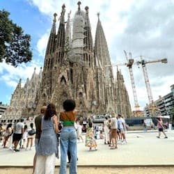 Sagrada Familia: Small Group Afternoon Guided Tour