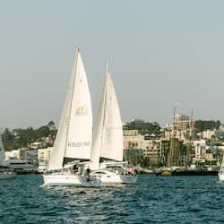 San Diego: Guided Yacht Cruise with Drinks and Snacks