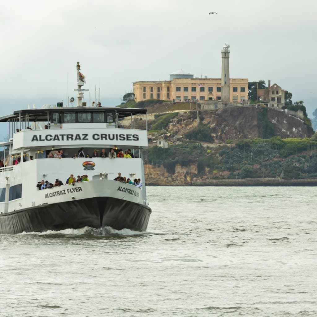 San Francisco: Alcatraz Island Entry + Guided Electric Bike Tour
