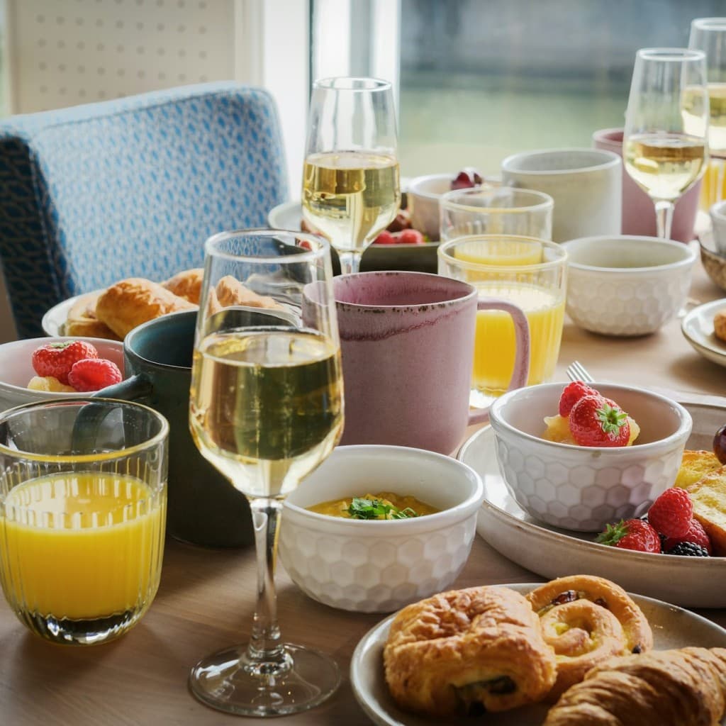 Seine River: Brunch Cruise by Le Capitaine Fracasse