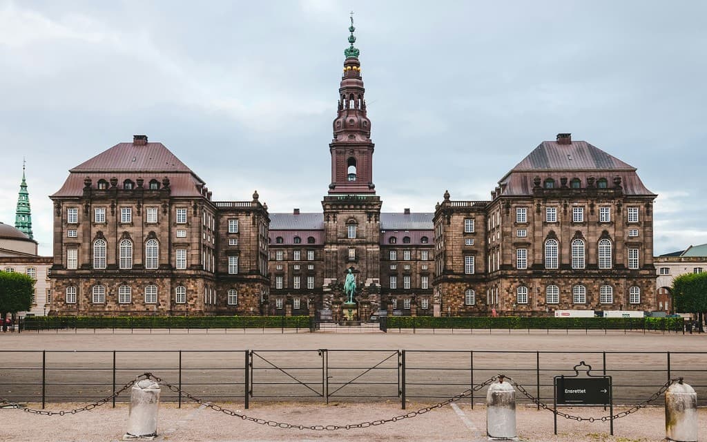 Self-Guided Murder Mystery Experience by the Christiansborg Palace (Murder Mystery Experience in Danish)
