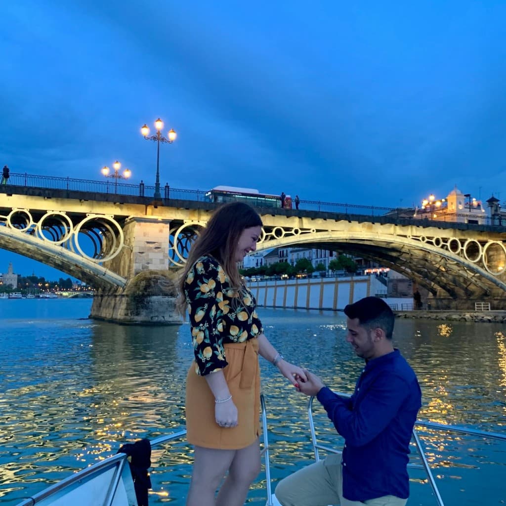 Seville: 1-Hr Romantic Boat Tour