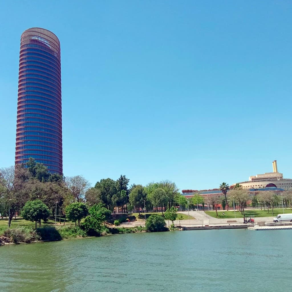 Seville: Boat Cruise + 5-Course Lunch or Dinner + Unlimited Drinks