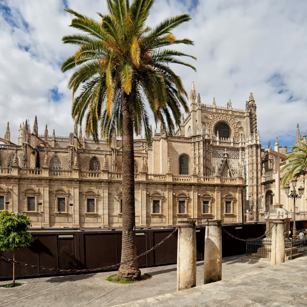 Seville Cathedral & La Giralda: Skip The Line Ticket + Guided Tour in English