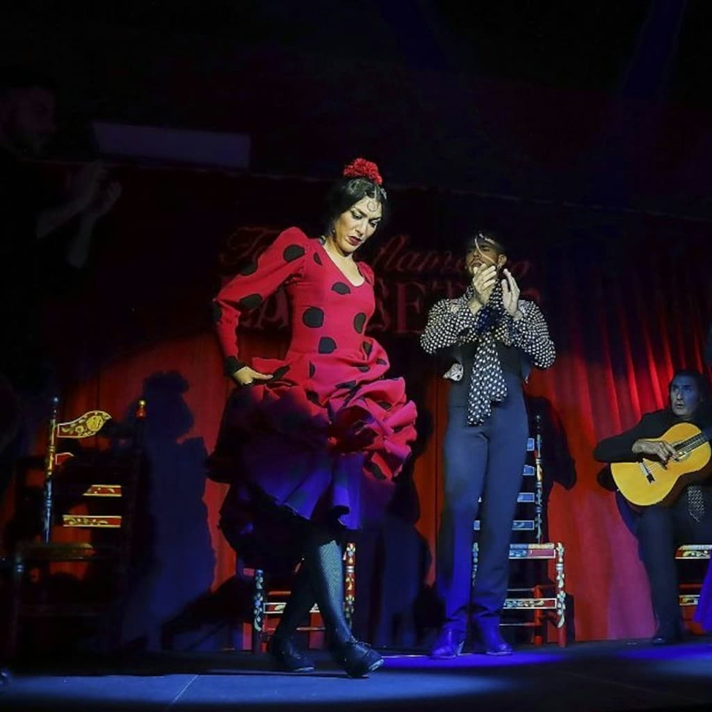 Seville: Flamenco Show with Dinner