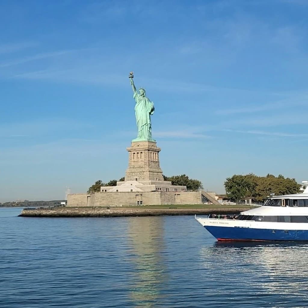 Statue of Liberty & Ellis Island: Guided Walking Tour + Ferry Ride