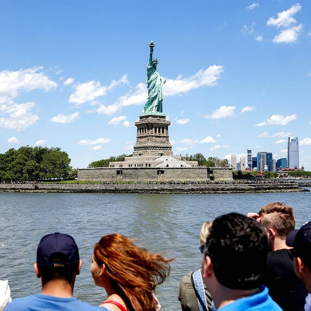 Statue of Liberty: Guided Express Tour + Roundtrip Ferry Ticket