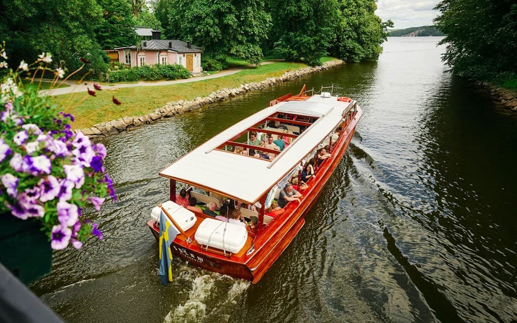 Stockholm: Archipelago Guided Cruise by Classic Eco-Friendly Wooden Boat (Stockholm: eco-friendly guided archipelago tour by classic wooden boat)