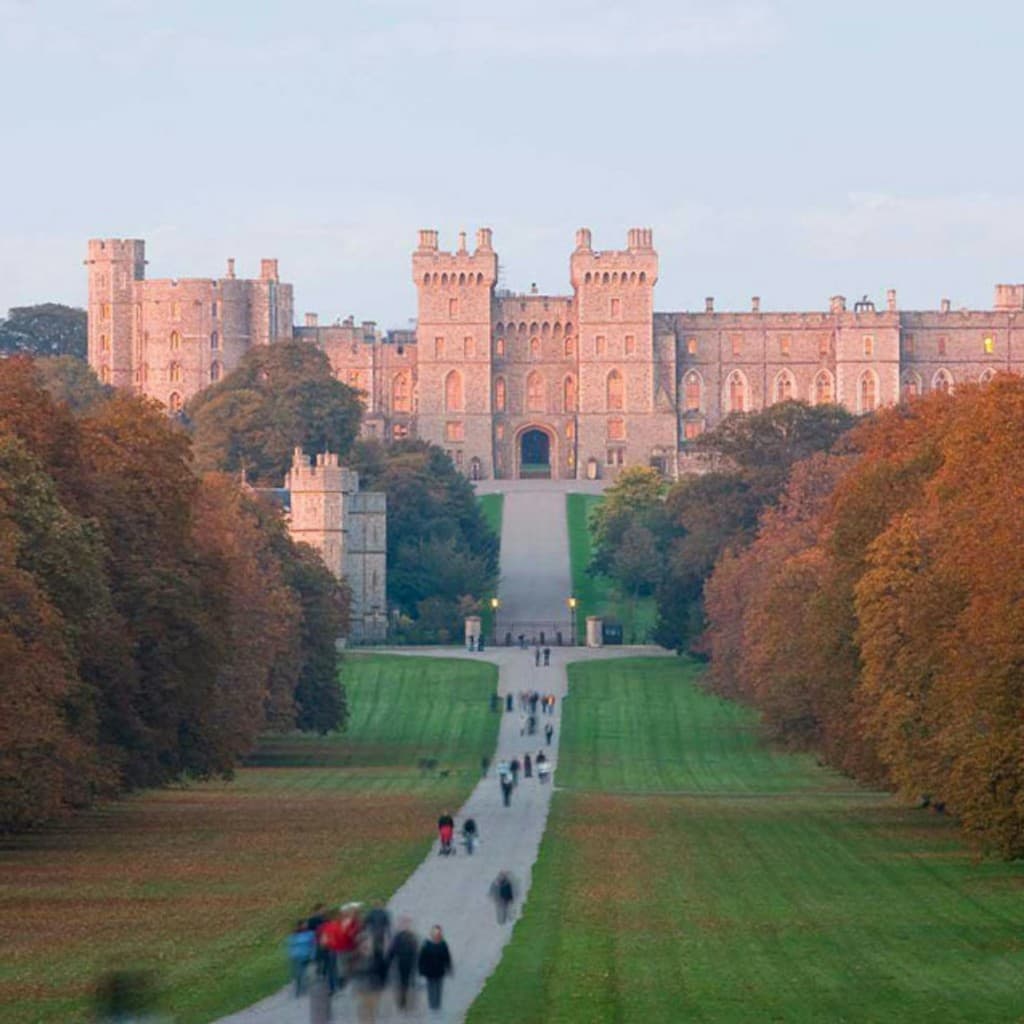 Stonehenge & Bath and Windsor Castle: Day Trip from London with Bath Admission