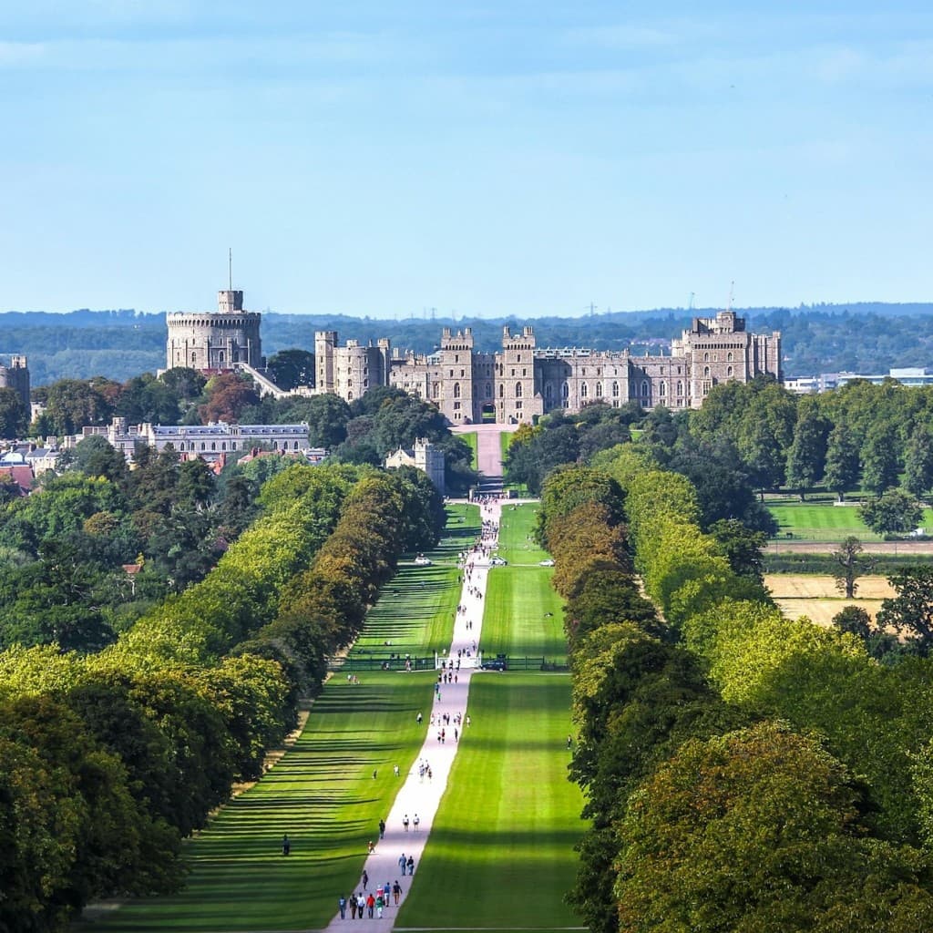 Stonehenge & Windsor Castle: Day Trip from London - Stonehenge + Windsor Castle