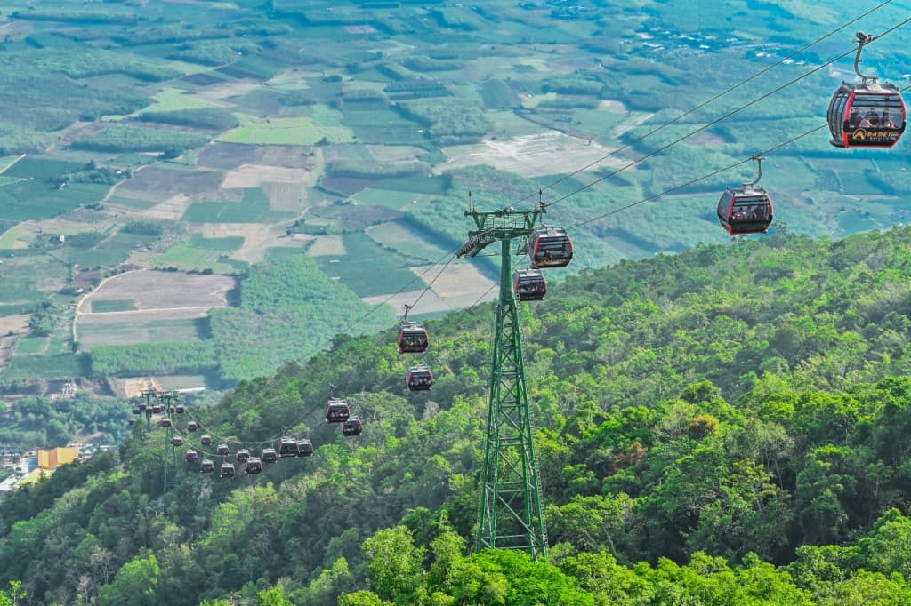 Sun World Ba Den Mountain Cable Car Ticket (Round Trip Cable Car to Mountain Peak (Van Son Route))